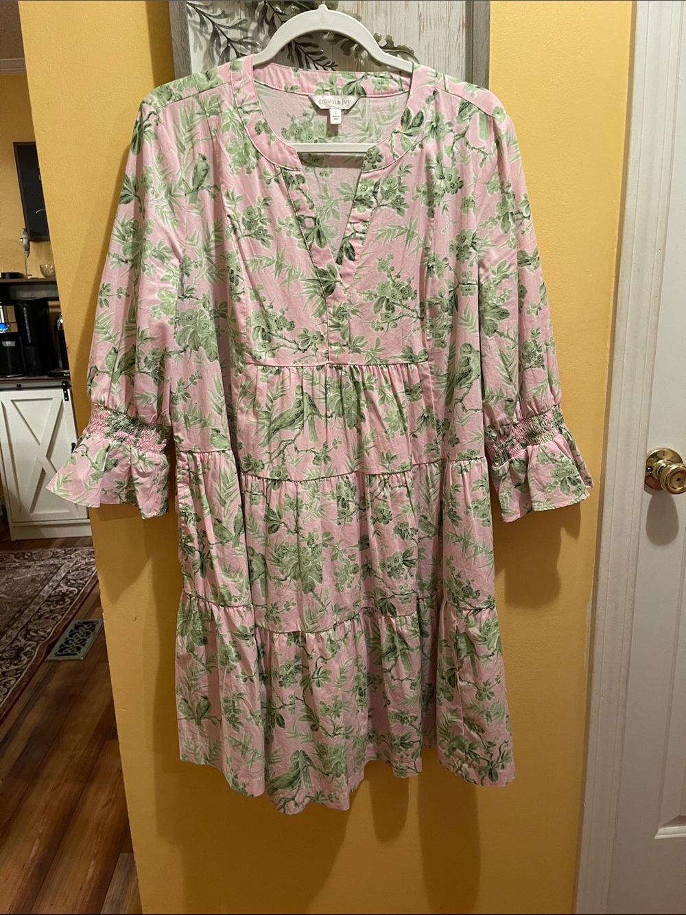 crown & ivy Pink Floral Tiered Midi Dress